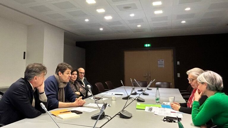 Séance de travail avec l’ASM13 sur la question de la santé mentale